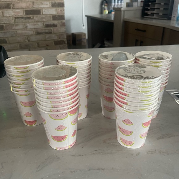 36 Disposable Party Cups - Picture 3 of 3